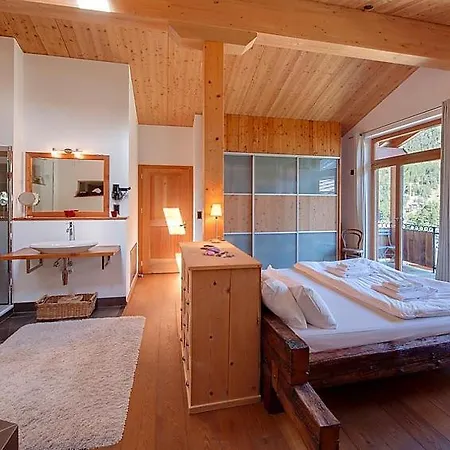 Sleeps 8 Wifi Holiday home *